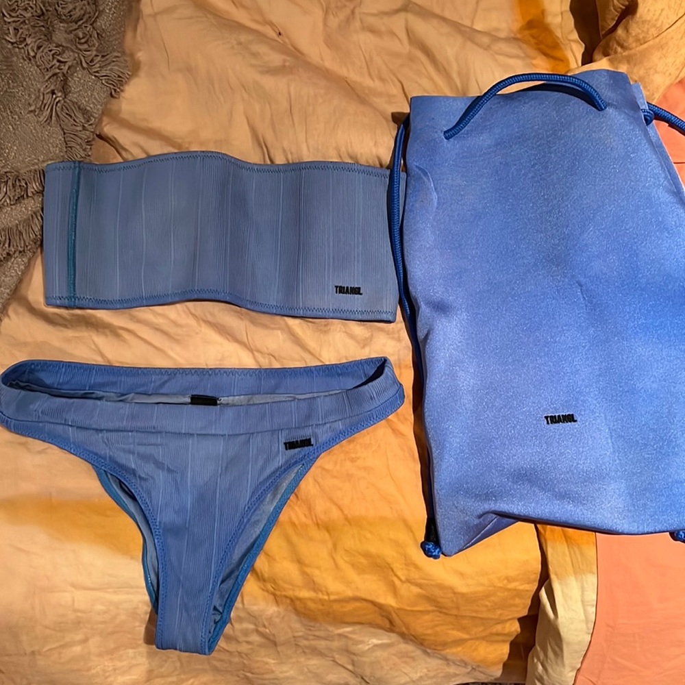 Strapless blue triangl bikini